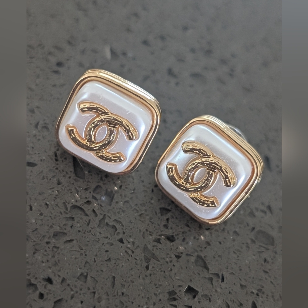 Fashion Jewelry Gold and White Square Earrings Like Chanel Style CC Style Luxury - Picture 2 of 6